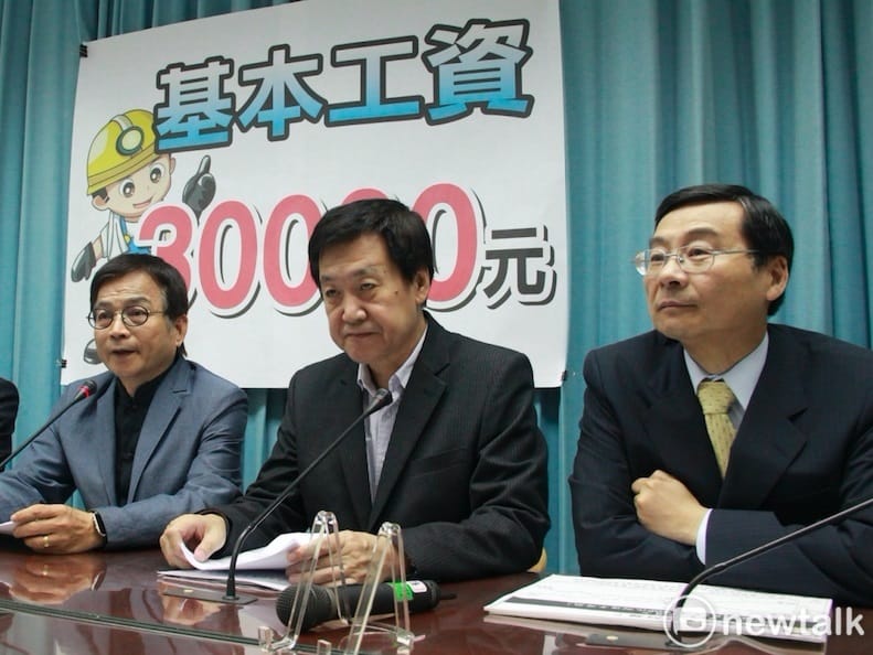 國民黨立委曾銘宗（右起）、費鴻泰、賴士葆。 圖：鄭佑漢/攝（資料照）