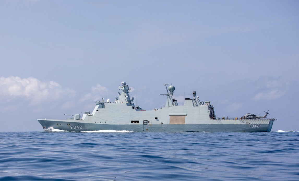 丹麥皇家海軍「阿布薩隆級」(Absalon)支援艦「艾斯伯恩·斯納爾號(HDMS Esbern Snare，F342)24日在西非幾內亞灣的護航行動中，擊斃4名海盜並俘虜4人。 圖：翻攝丹麥國防部官網