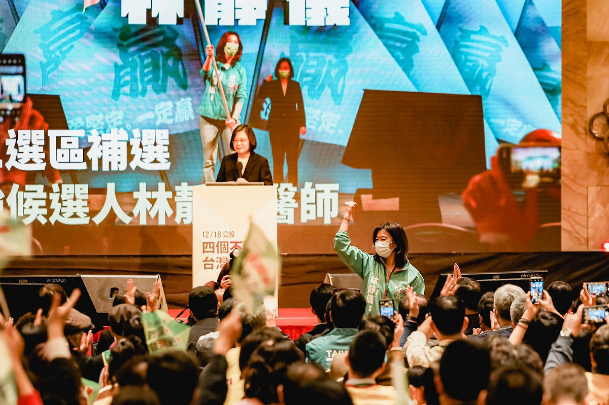 蔡英文表示，若林靜儀當選立委，中二選區的生育率一定會大大地提高。 林靜儀競選總部/提供