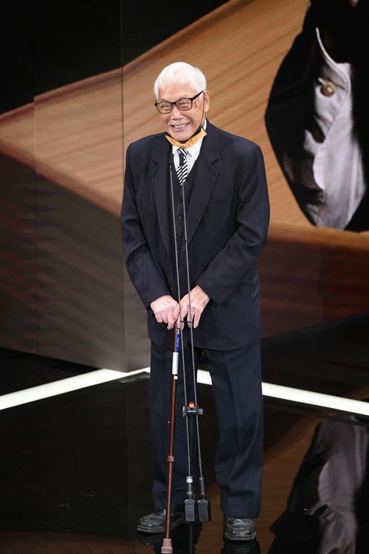 終身成就獎由93歲的資深名攝影師林贊庭獲得。  圖：取自金馬影展臉書