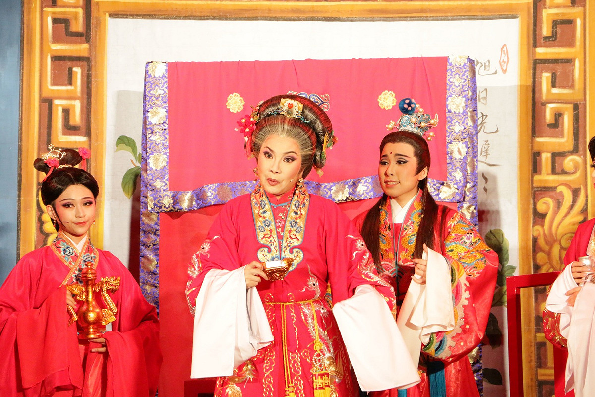 唐美雲歌仔戲團-佘太君掛帥演出劇照(一)。 圖：新北市文化局提供