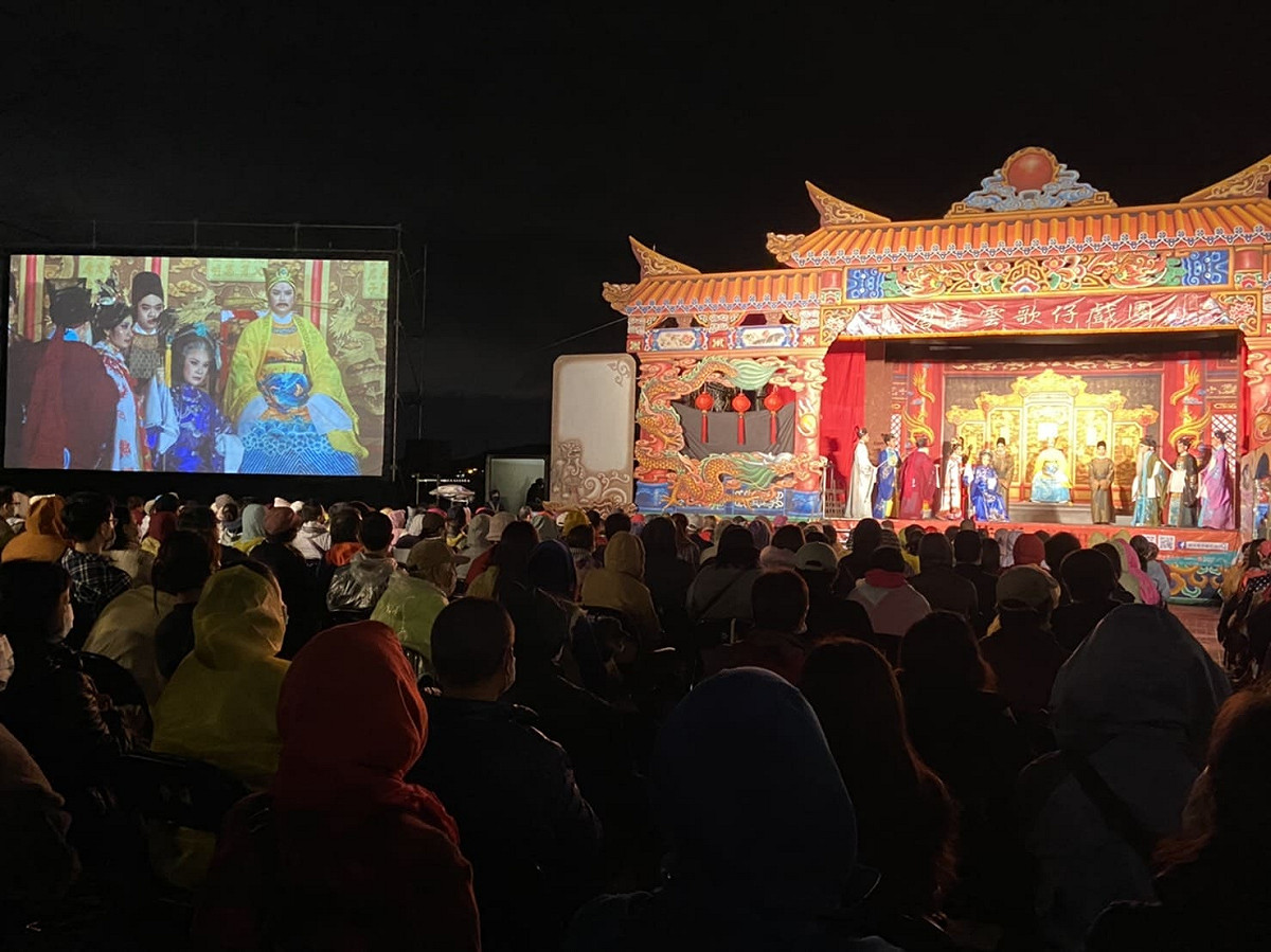 唐美雲歌仔戲團-佘太君掛帥演出現場(一)。 圖：新北市文化局提供