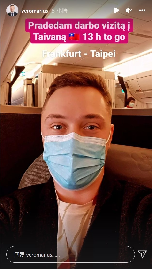 立陶宛國會議員馬提約沙帝斯（Marius Matijošaitis）27日刊出機艙照片，並表示「出訪行程開始。（圖取自instagram.com/veromarius）