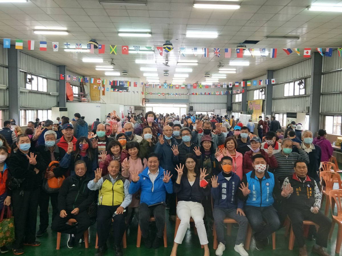 立法委員鄭麗文、新北市議員林金結11/28上午於新北市樹林圳安松鶴會館合辦「四個公投都同意 台灣更美麗」說明會，現場湧入超過500位民眾。 圖：新北市議員林金結提供