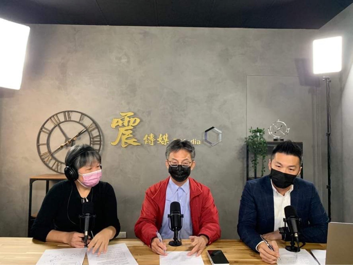 毒物專家招名威及前榮總醫師蘇偉碩今接受資深媒體人黃光芹在《震傳媒》的網路節目《新聞不芹菜》專訪。 圖：翻攝震傳媒《新聞不芹菜》youtube