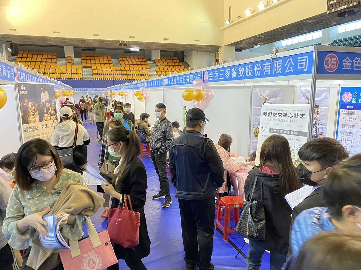 新北市政府訂於12月3日(五)上午10時至下午2時，在新北市府6樓大禮堂舉辦「新北市屆退軍人、青年暨榮民聯合徵才活動」。 圖：新北市勞工局提供