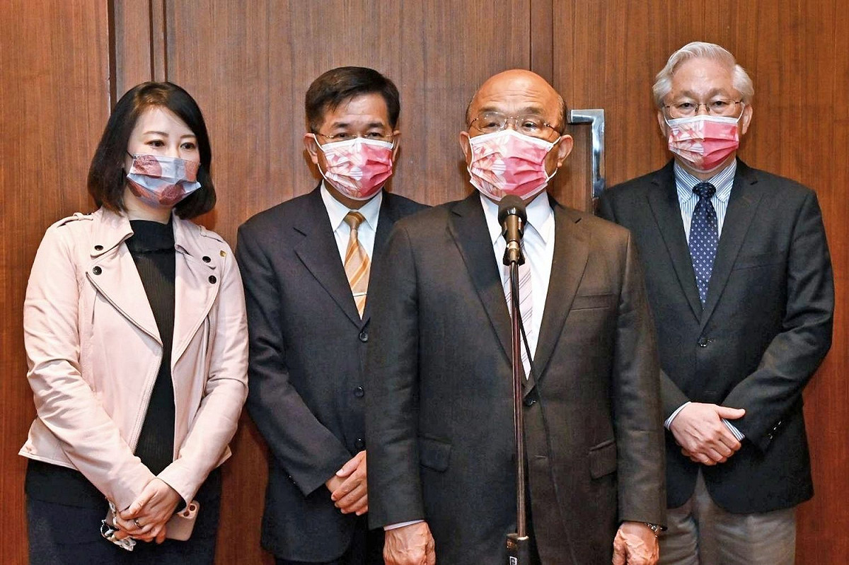 行政院長蘇貞昌今(30)天上午出席「台灣運動x科技產業策略會議」開幕式前受訪。 圖：行政院提供