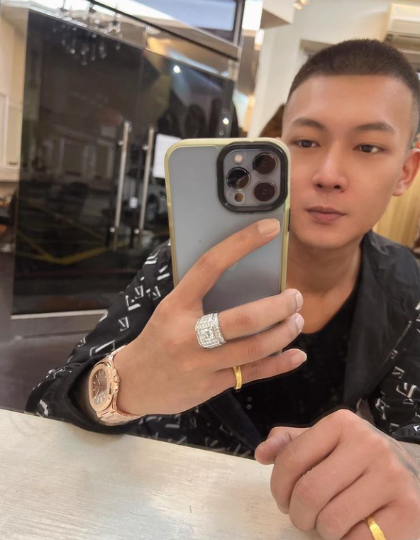 網紅鳳梨風格走超台又男子漢的路線，真性情的樣子圈粉無數。 圖：翻攝自豐梨IG