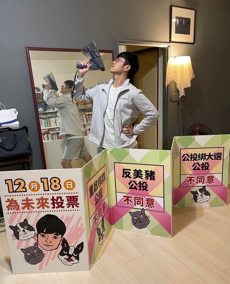 焦糖哥哥把重心方在宣傳「四個不同意」公投。 圖：取自焦糖哥哥臉書