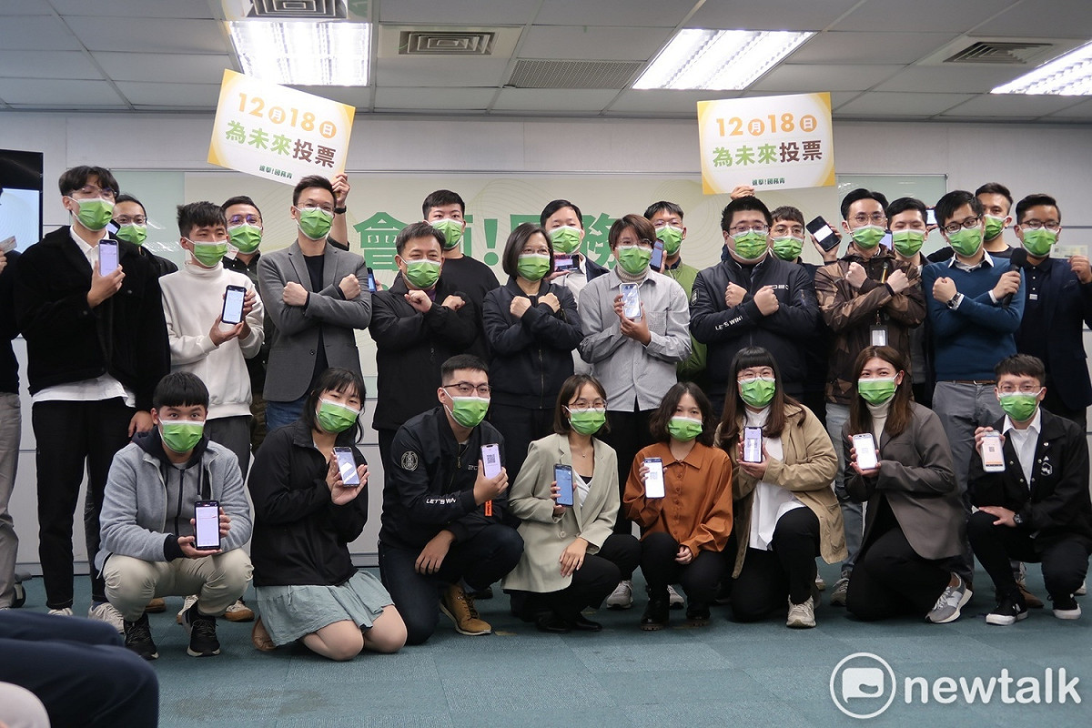 民進黨青年部1日下午舉行「會師！國務青」1218為未來投票記者會」 圖：林朝億/攝