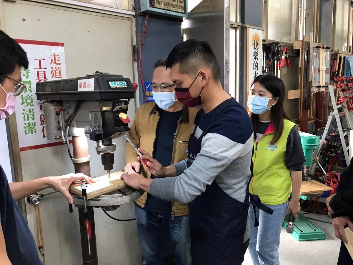 高市府毒防局為讓藥癮個案能順利復歸社會，強調技能培訓優先就業媒合，特別辦理「職場技能體驗」系列課程。 圖：高市府毒防局／提供
