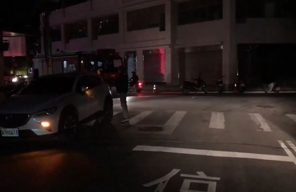 新北市林口區部分路段因停電導致紅綠燈號誌停擺。 圖：翻攝林口大家庭臉書