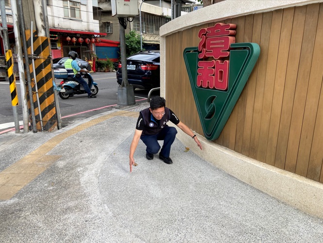 新北市議員金瑞龍爭取拓寬新北市中和區漳和國中左側人行道(廣福路)。 圖：金瑞龍辦公室提供
