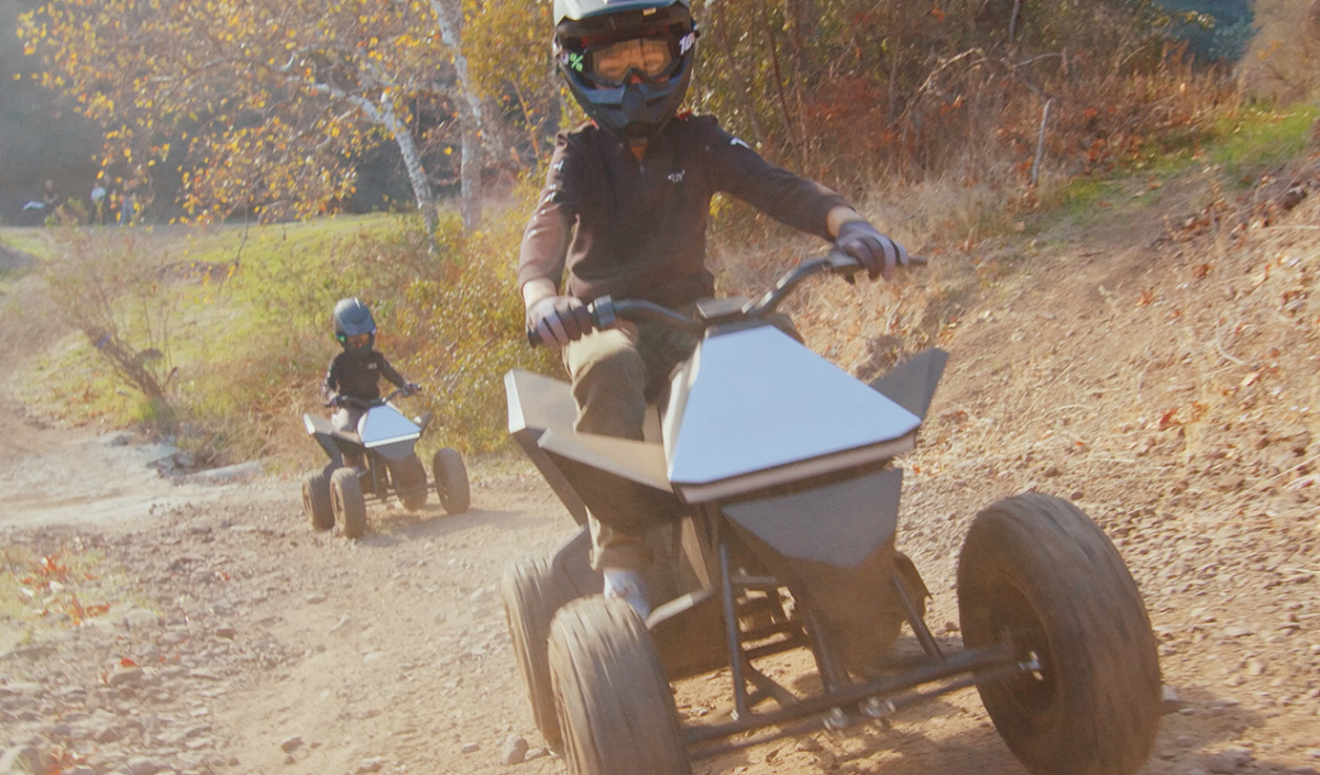 特斯拉推出兒童專用的電動四輪越野車Cyberquad，定價1,900美元，目前已經被搶購一空。 圖：擷取自Tesla官網
