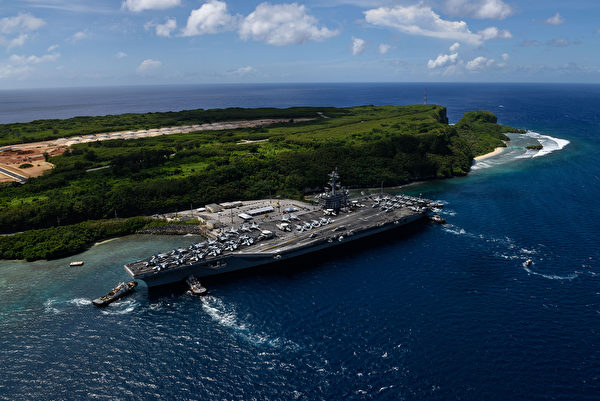 美海軍羅斯福號航母（CVN 71）正準備離開關島海軍基地。 圖 : 翻攝自US Navy