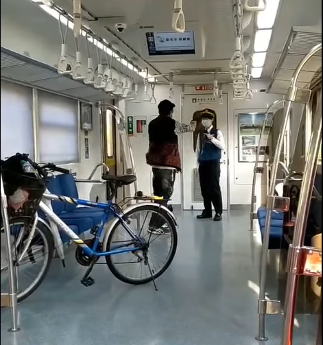 交通部台鐵局表示，有關列車長遭辱罵、威脅事件，已通報鐵路警察處理中。 圖：翻攝自臉書「靠北台鐵」