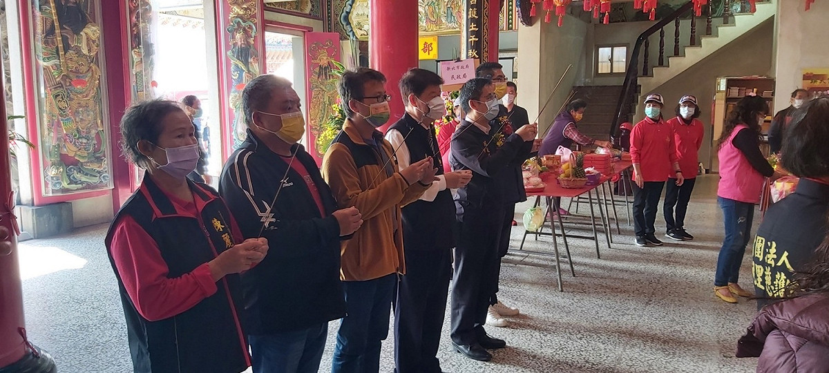 今(3)日農曆10月29日金山鎮天宮五年千歲聖誕千秋，新北市民政局長柯慶忠特別前往參拜祝壽。 圖：新北市民政局提供