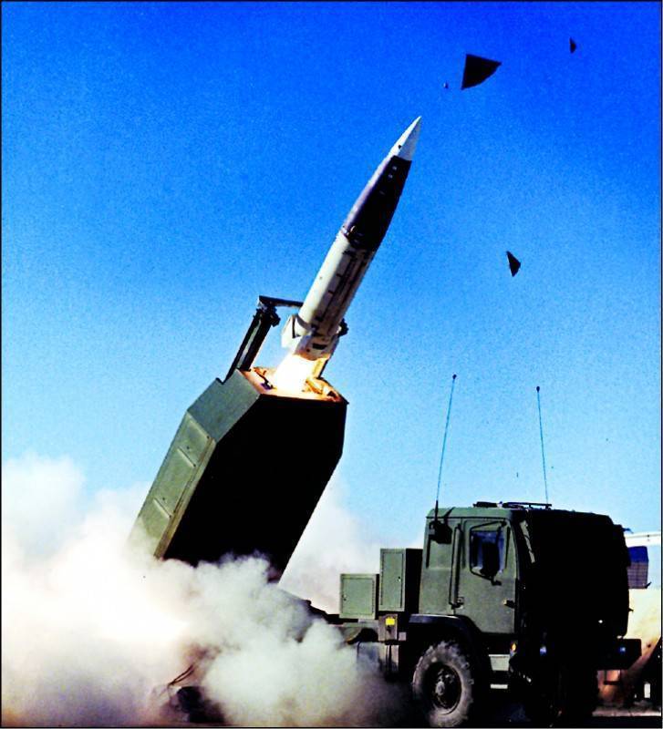 美國提供給烏克蘭「海馬斯」（HIMARS）的 M142 高機動性多管火箭系統。 圖：翻攝美國陸軍官網（資料照）