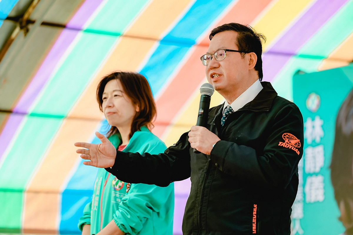 桃園市長鄭文燦向大家推薦林靜儀。 圖 : 林靜儀競選總部/提供