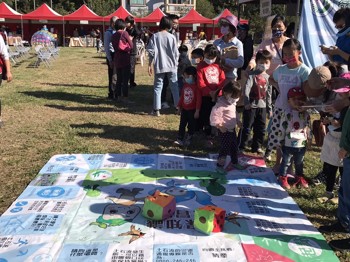 小朋友藉由遊戲認識水保知識。 圖 : 水土保持局南投分局/提供