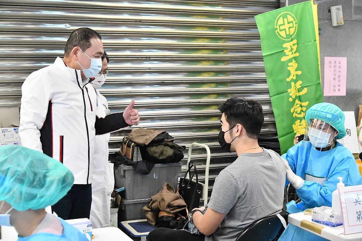 新北歡樂耶誕城首設機動疫苗接種站供民眾隨到隨打。 圖：新北市新聞局提供