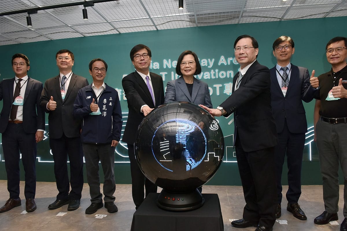 亞灣5G AIoT專案辦公室開幕啟動。 圖：高雄市政府提供