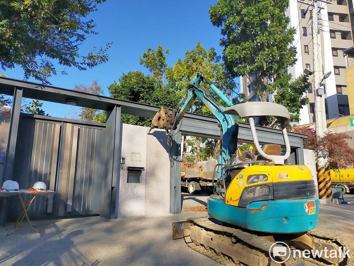 顏家公保地違建今早拆除。 圖：唐復年／攝（資料照）