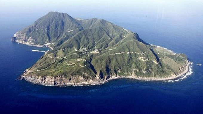 日本鹿兒島縣豐島村從4日午夜開始，以吐噶喇群島近海為震央的地震接連發生，到6日晚間6時，已經多達173次。 圖：翻攝自Yahoo!ニュース推特