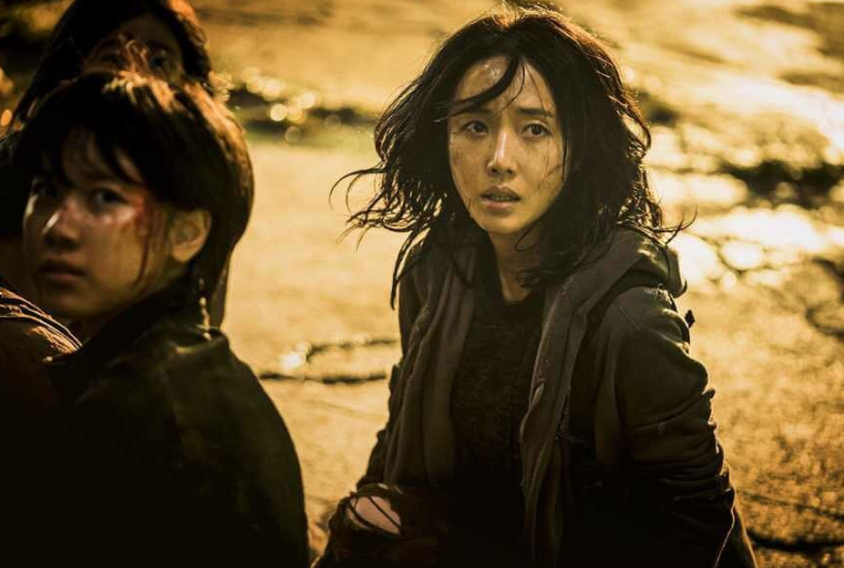 李貞賢去年與姜棟元主演《屍速列車2：感染半島》，演藝事業再爬上高峰。 圖：翻攝自IG/garageplay.tw