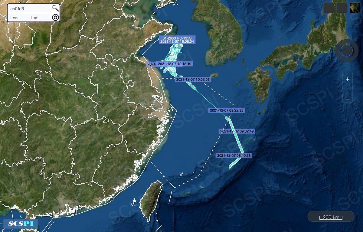SCSPI公布的航跡圖顯示，美軍RC-135S(編號AE01D6)在上午8時左右從沖繩基地出發向北飛行，約在10時進入黃海空域。 圖：翻攝SCS Probing Initiative推特