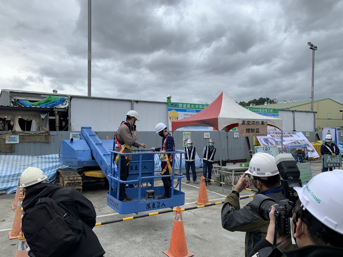高空工作車體驗。 圖：新北市勞檢處提供