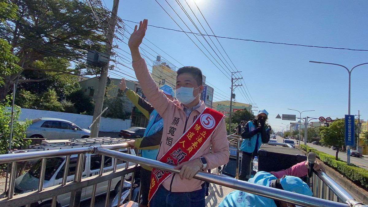顏寬恒抽中5號。 顏寬恒競選總部/提供