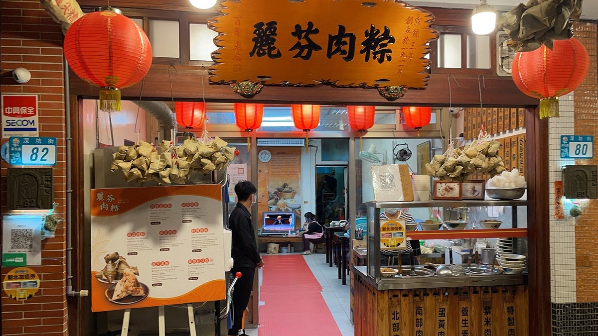 商圈業者配合加倍券，推出多種優惠活動，歡迎抽中新北加倍券的民眾不要錯過到新北商圈消費。 圖：新北市經發局提供