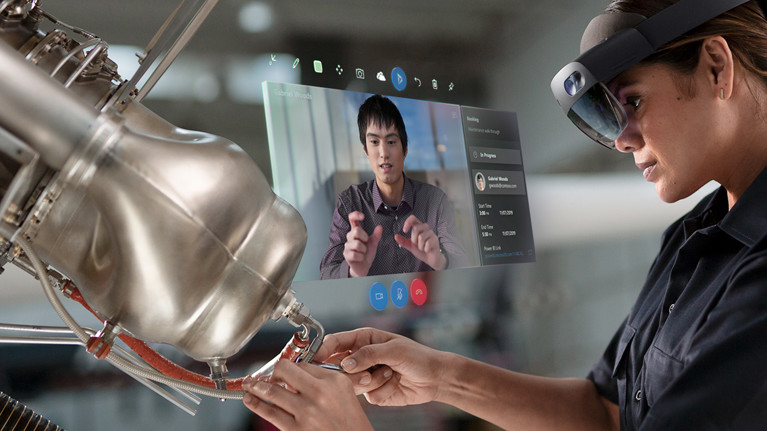 三星傳出正在與微軟合作研發新款「HoloLens 」AR智慧眼鏡。（HoloLens示意圖） 圖：翻攝自Microsoft官網