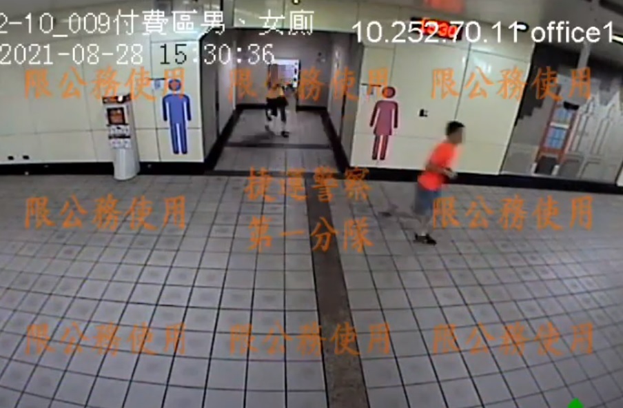 北捷攝狼2度廁所偷拍被逮。 圖:翻攝畫面