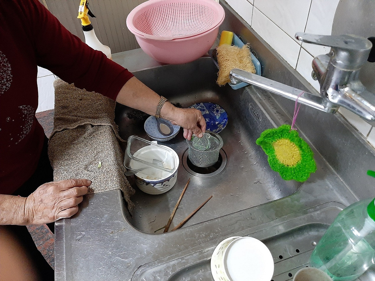 環境保護局建議民眾在流理台裝設濾網。 圖：台東縣環境保護局 提供