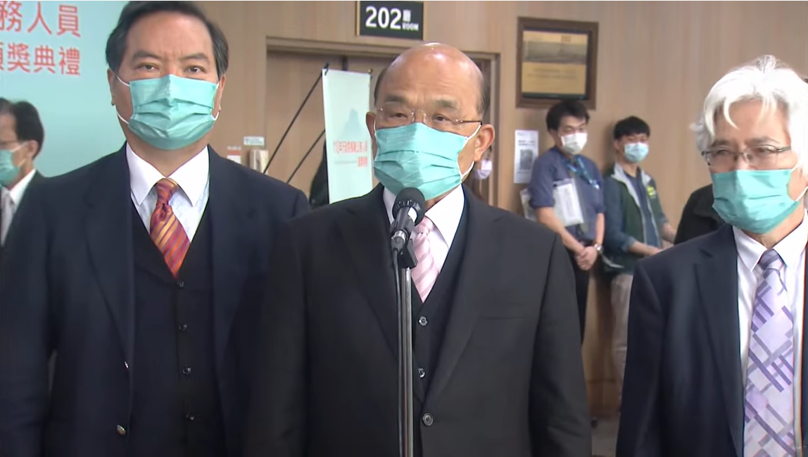 行政院長蘇貞昌下午出席「行政院模範公務人員頒獎典禮」前受訪。 圖：擷自直播畫面