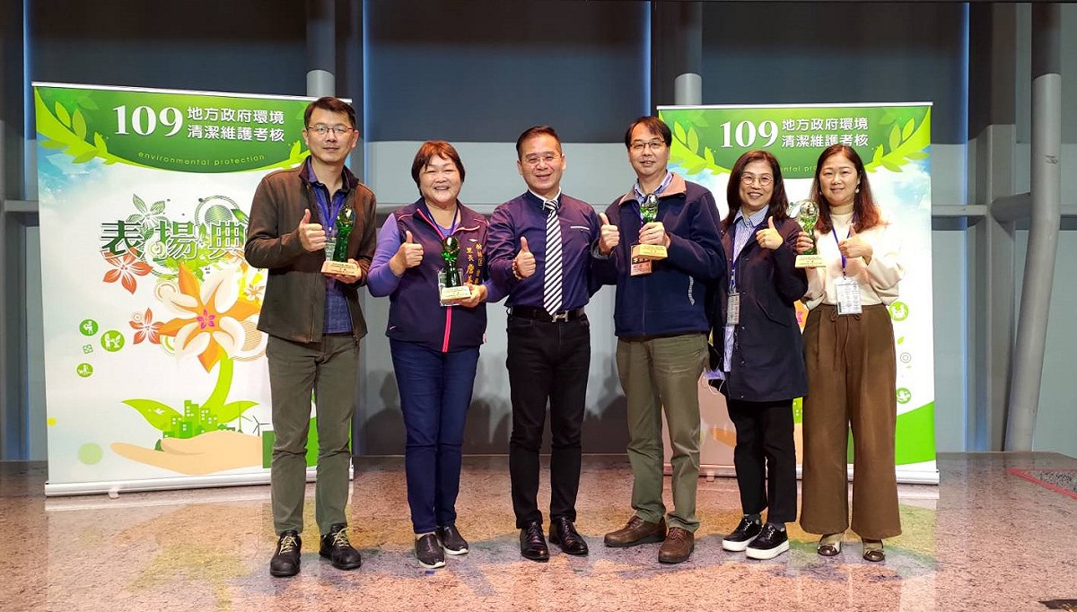 這次推薦參與村里組考核的樹林區樹興里，在詹美齡里長的帶領下，里內志義工將數處髒亂點化成小花園或停車場、推動綠植栽，設置綠牆、綠籬及香草花園。