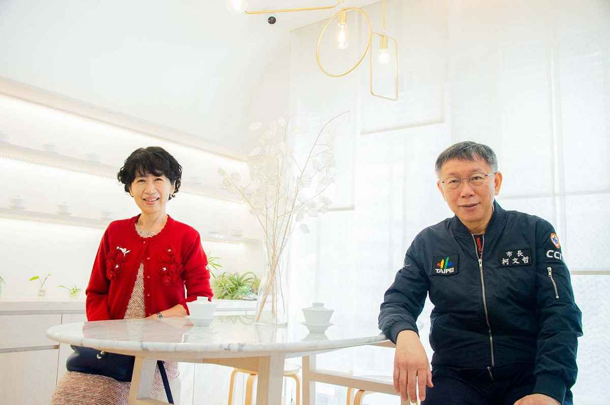 陳佩琪表示，自己曾被網友洗版辱罵，讓她坐在電腦前看著這些流言無助地落淚。 圖：翻攝陳佩琪臉書