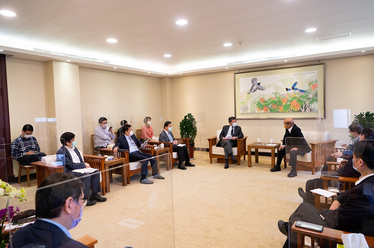 行政院長蘇貞昌院長今（10）日上午11時召開擴大防疫會議。 圖：行政院提供