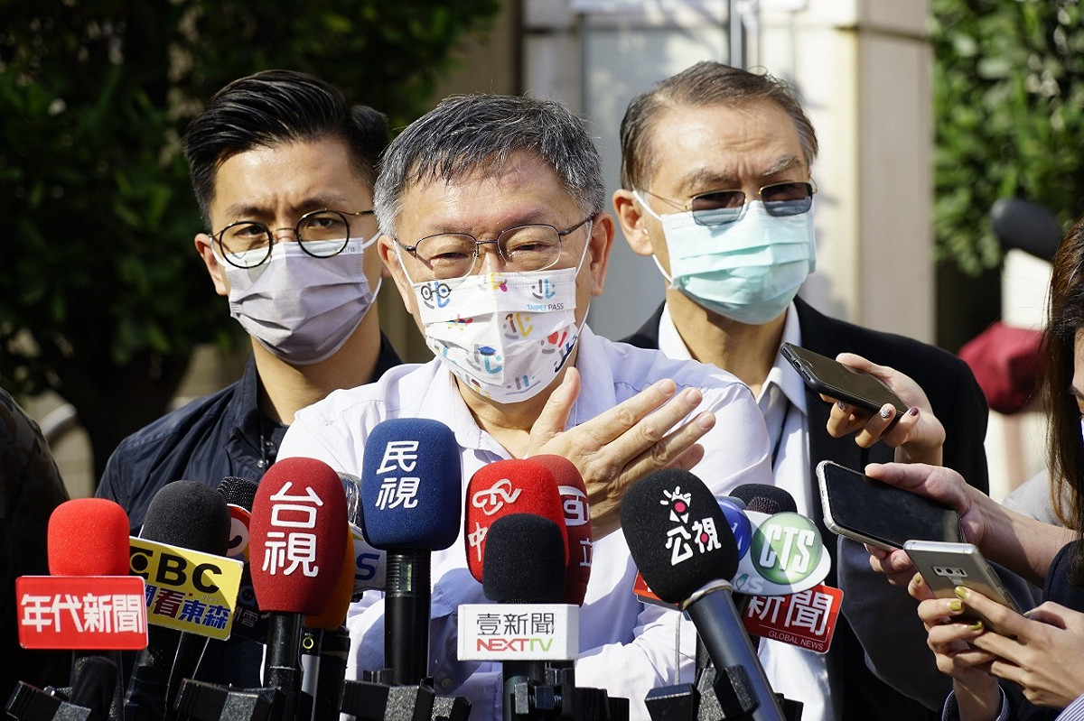 台北市長柯文哲視察昆明實驗室。 圖：台北市政府提供