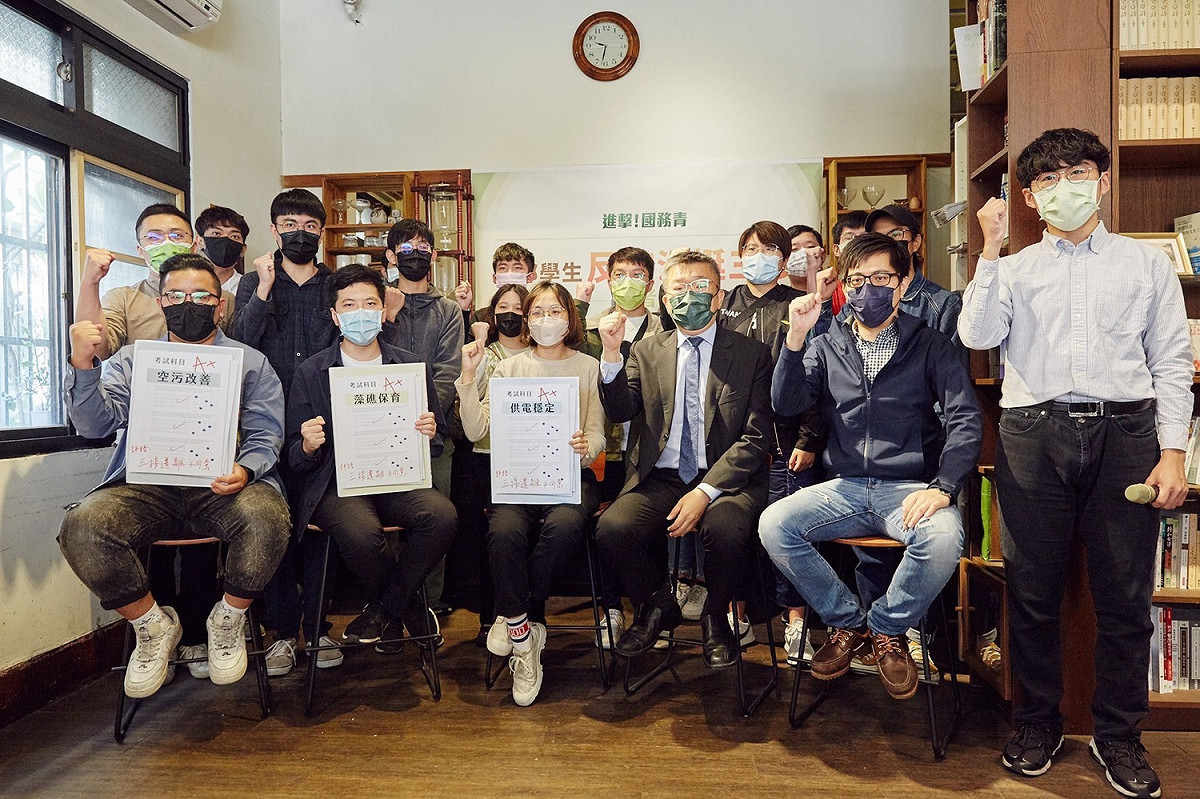 立法院副院長蔡其昌出席記者會，一同呼籲青年朋友於12月18日投下三接遷離公投的不同意票。 圖：蔡其昌辦公室/提供