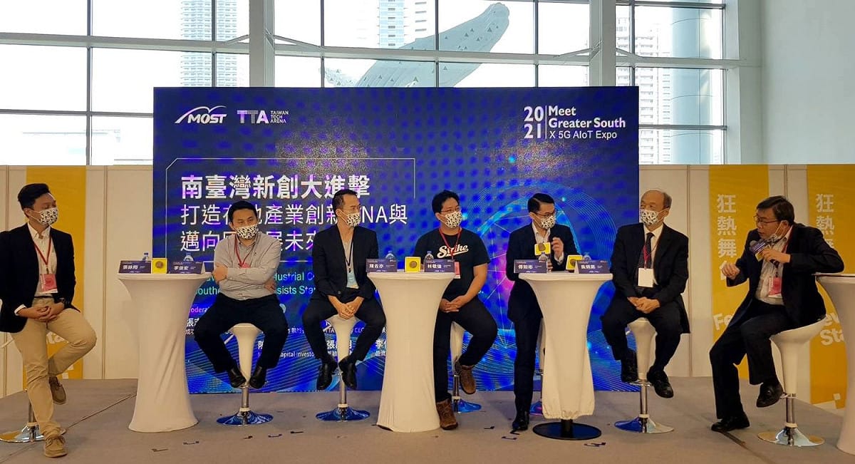 探討在地產業新創DNA與鏈結國際市場論壇，由成功大學技轉中心主任張志涵（右起）主持，邀請奇景光電董事長吳炳昇、TTA Deputy CEO傅如彬、勁格貝爾運動科技執行長林敬倫、Mucker Capital Investor陳佐亦、邑流微測董事長李信宏、智穎智能公司執行長張詠翔等，產學研及創投界專家進行廣泛探討與交流。 圖：科技部／提供