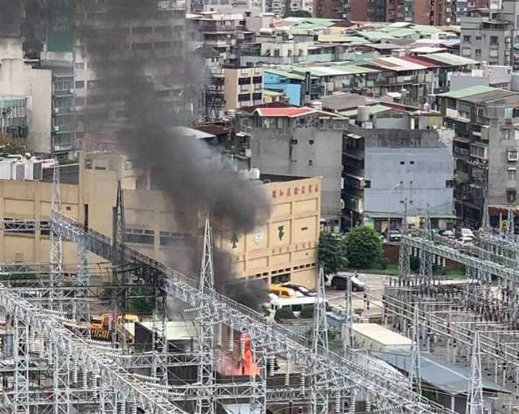 新北中永和、新店及北市文山地區傳出大停電 圖：翻攝自ＰＴＴ