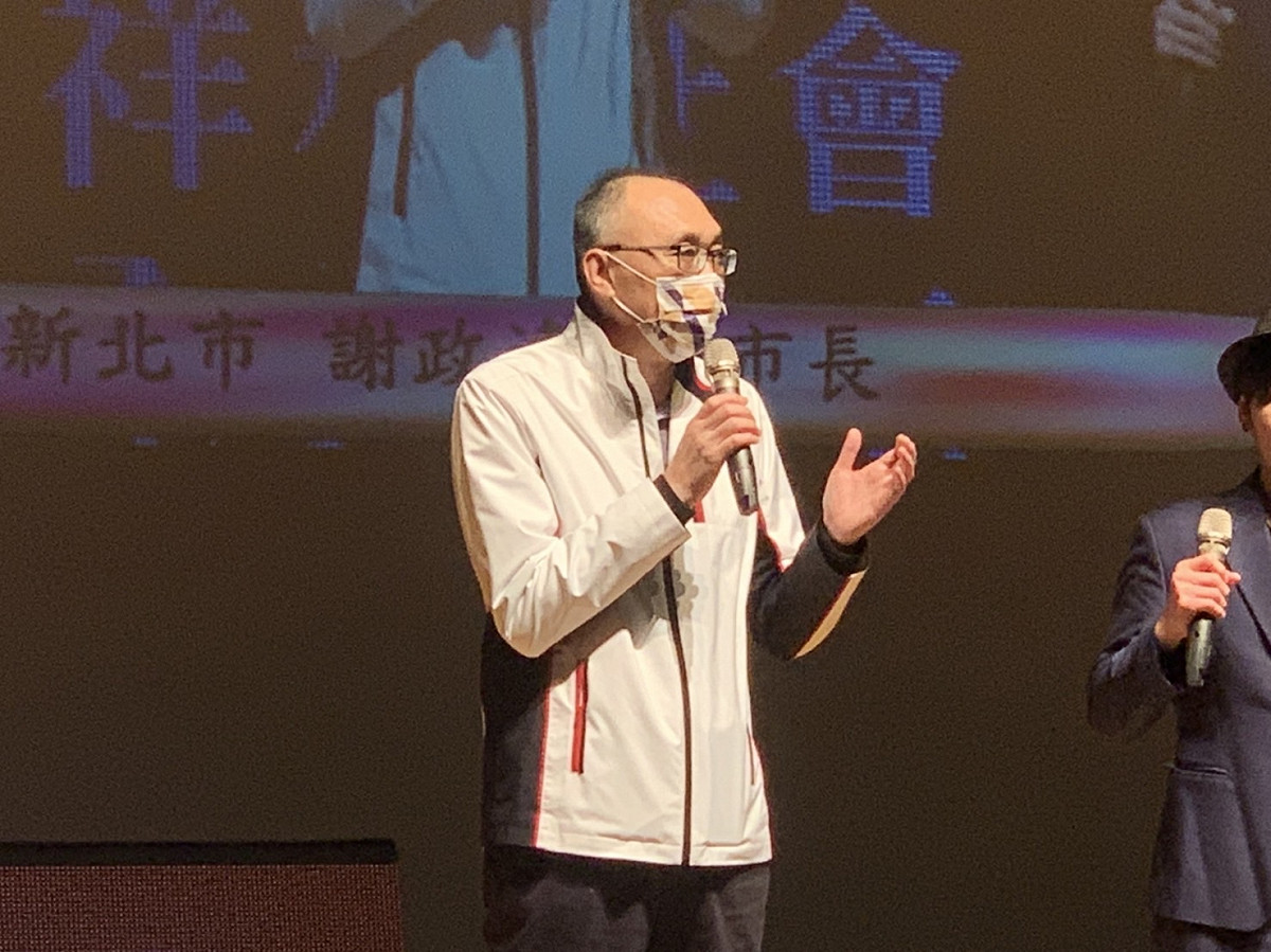 新北副市長謝政達向現場志工致詞。 圖：新北市文化局提供