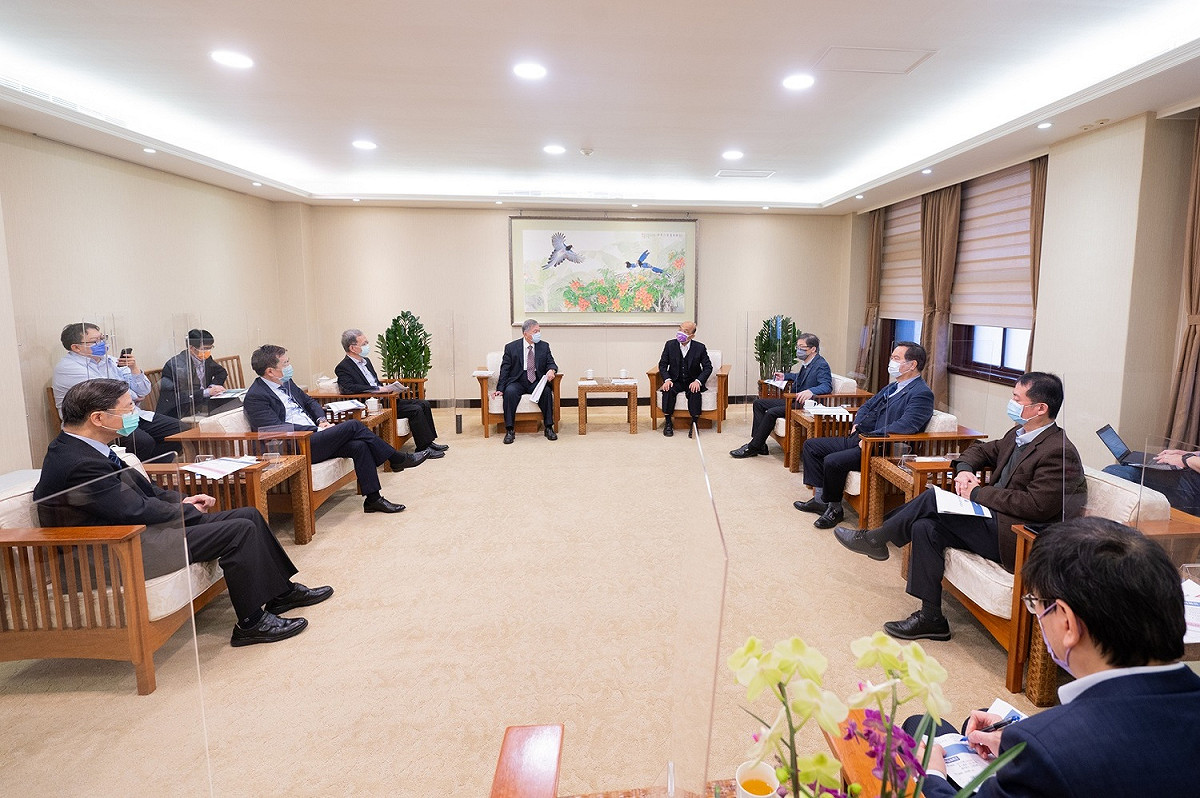 行政院長蘇貞昌今（13）日上午8時召開擴大防疫會議。 圖：行政院提供