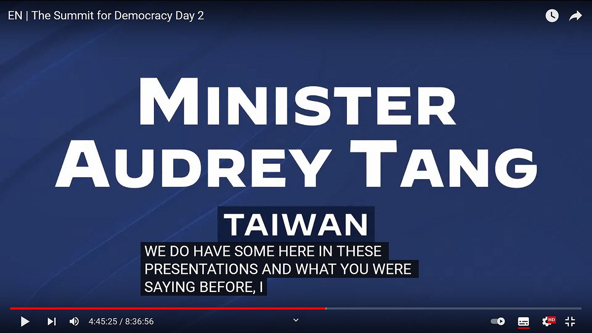 台灣政委唐鳳參與民主峰會座談畫面遭到遮蔽 圖：民主峰會YouTube