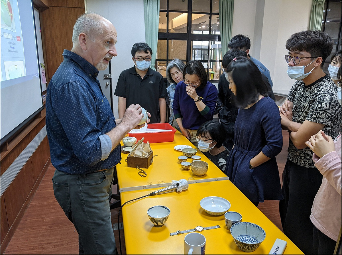 泰納沃克教授陶瓷器文物保存修護課程。 圖：移民署提供