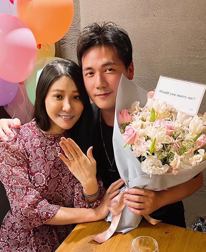 惟毅昨(14)日向交往2年的圈外女友求婚成功。 圖：翻攝自惟毅臉書