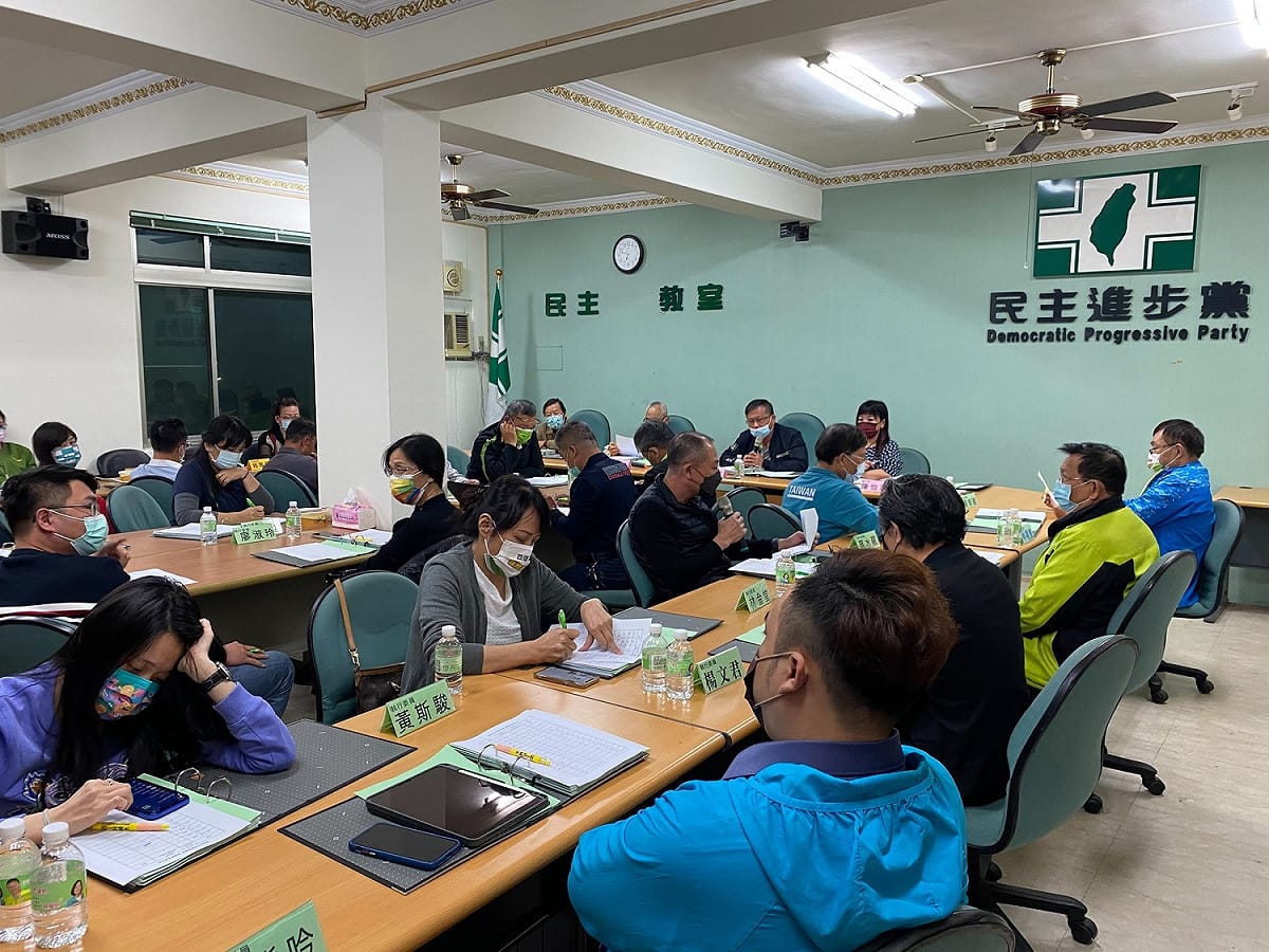 民進黨台中市黨部舉行執行委員會議，討論2022年第四屆台中市議員提名席次建議案。 圖：民進黨台中市黨部提供